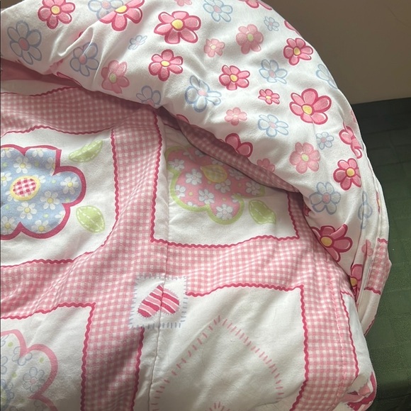 Pink and White Floral Heart Comforter - Picture 9 of 10